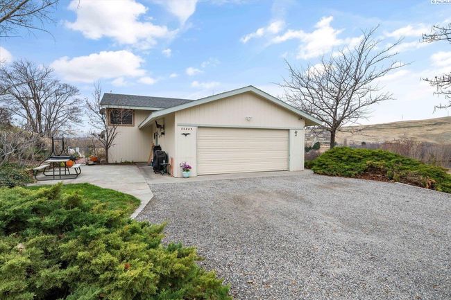 73805 N Demoss Rd, Home with 3 bedrooms, 3 bathrooms and null parking in Benton City WA | Image 7