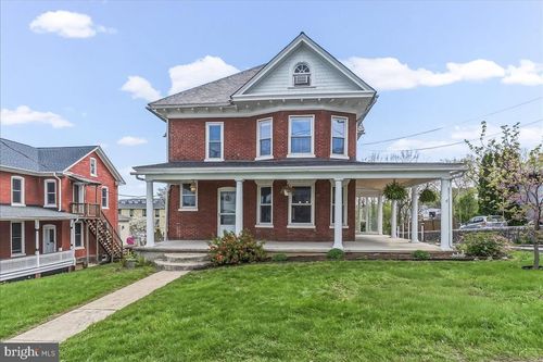 825 Pequea Ave, GAP, PA, 17527-9402 | Card Image