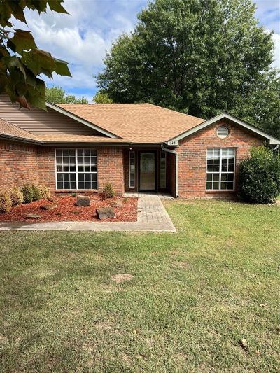 Ranch-style home featuring a front yard | Image 1