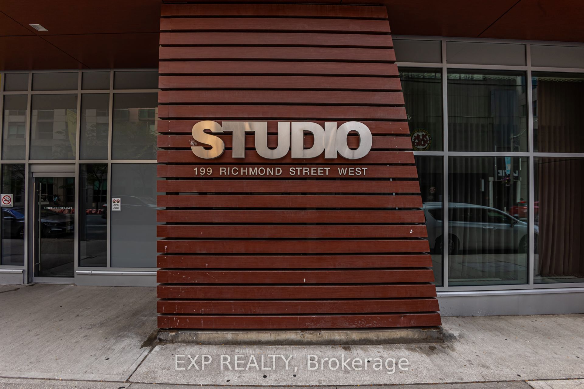 Residential Lease in Toronto C01 4