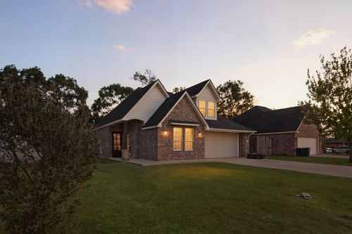 790 Bridgeview St, Bridge City, TX, 77611-4009 | Card Image