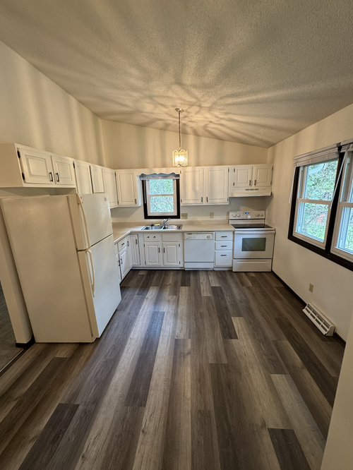 571 County Road B E, Maplewood, MN, 55117-1858 | Card Image