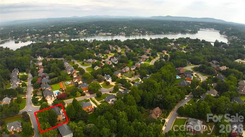 232 40th Avenue Dr Nw, Hickory, NC, 28601-6909 | Card Image