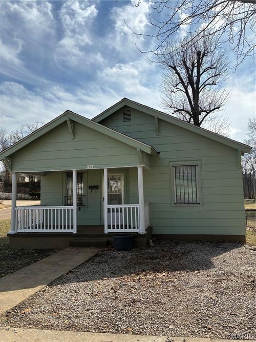 1002 Tremont St, Poplar Bluff, MO, 63901-4327 | Card Image
