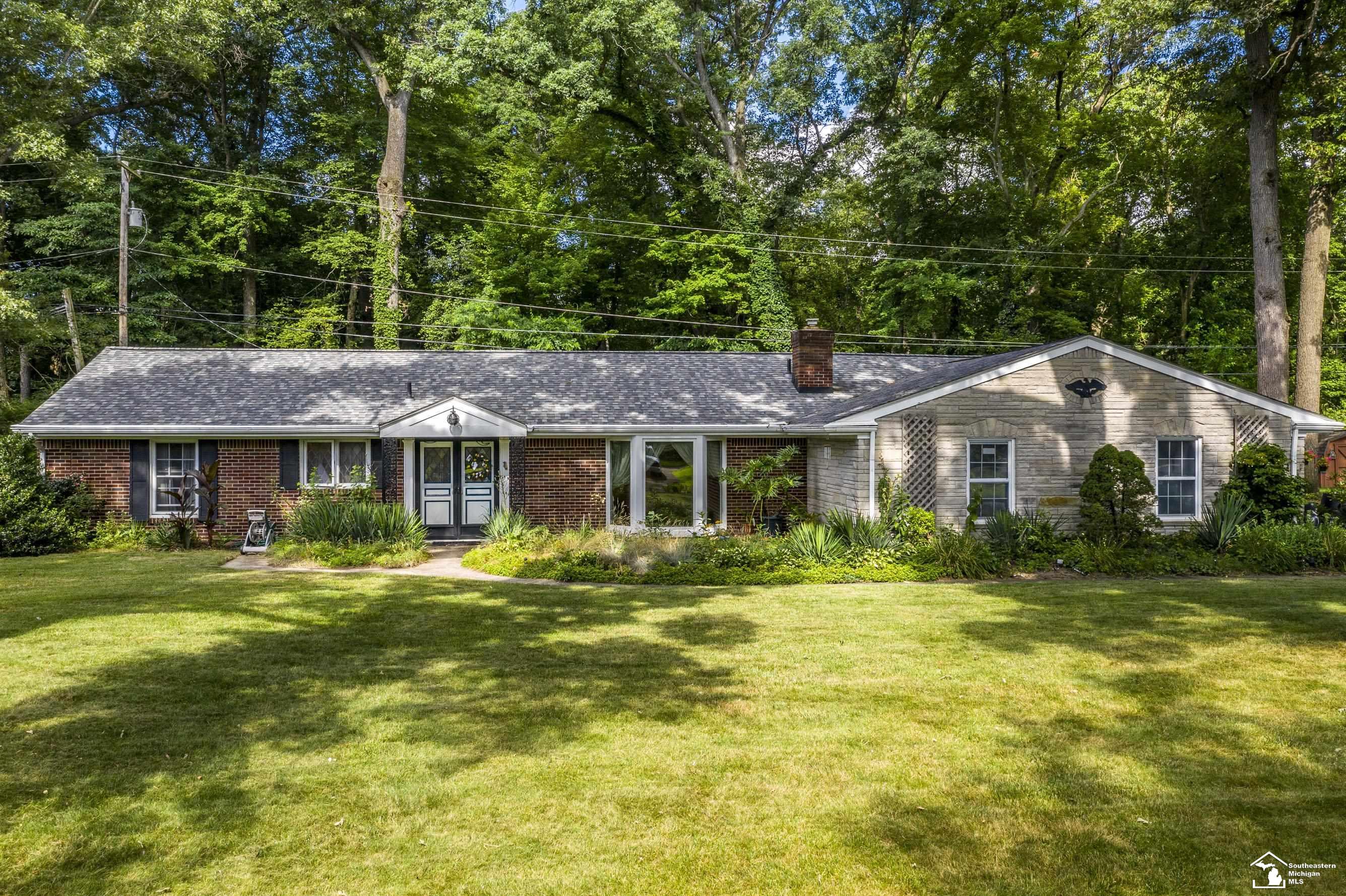 Dartmouth Dr, Lambertville, MI 48144