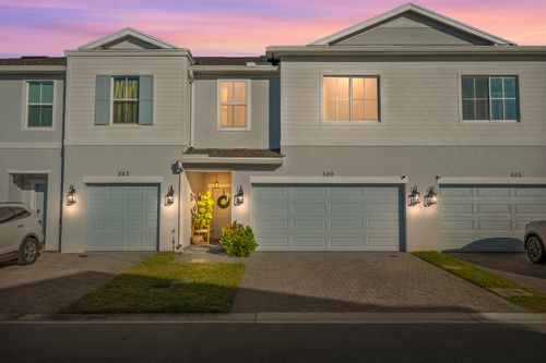 649 Ne Waters Edge Ln, Port St. Lucie, FL, 34983-3533 | Card Image