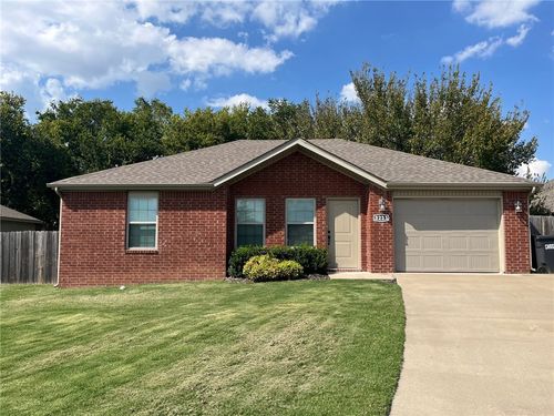 3233 Cherry Knoll Cir, Springdale, AR, 72762-8515 | Card Image