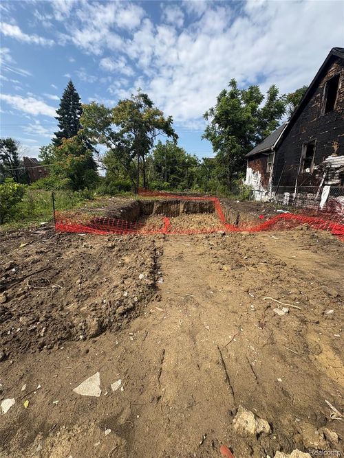 14445 Saratoga St, Detroit, MI, 48205-2935 | Card Image