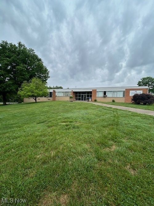 55 Wyndemere Way, Parkersburg, WV, 26105-2276 | Card Image