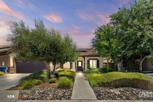 9434 Red Pine Dr, Shafter, CA, 93263 | Card Image
