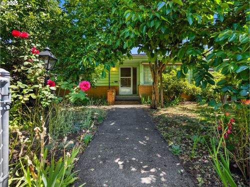 2430 Se 77th Ave, Portland, OR, 97206-1012 | Card Image