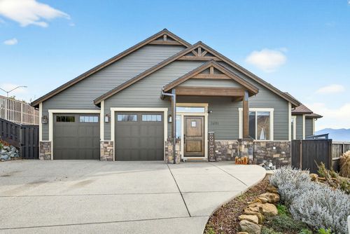 3691 Camina Dr, Medford, OR, 97504-3665 | Card Image