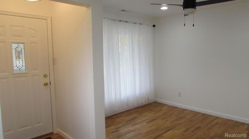 17486 Poplar St, Riverview, MI, 48193-7640 | Card Image