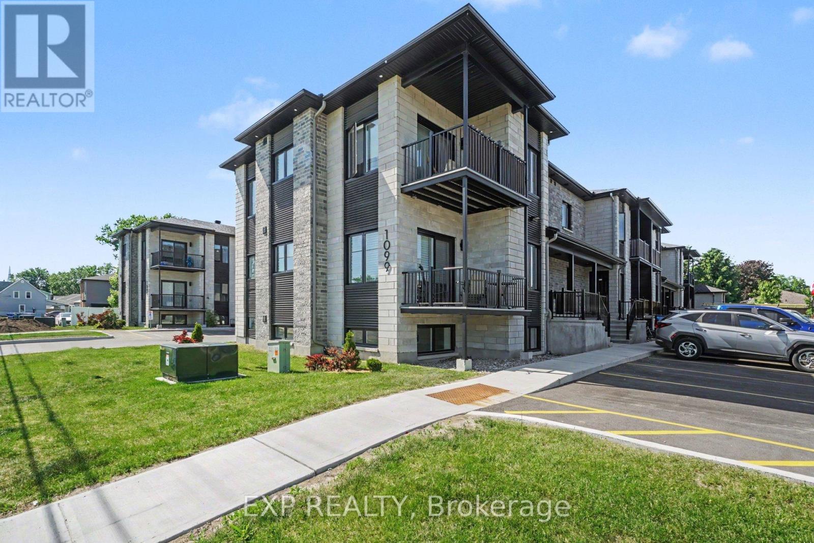 Residential Lease in Russell