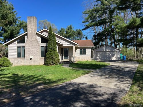 1890 Welch Rd, Commerce Township, MI, 48390-2767 | Card Image