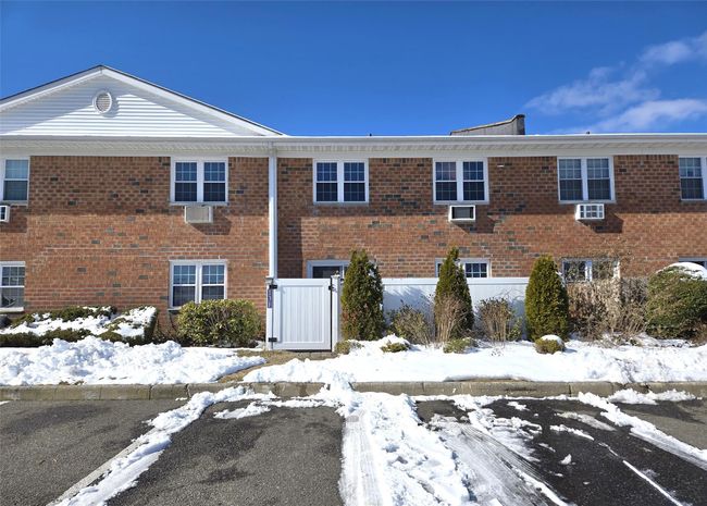 APT-13F - 460 Old Town Rd, Home with 1 bedrooms, 1 bathrooms and null parking in Port Jefferson Station NY | Image 11