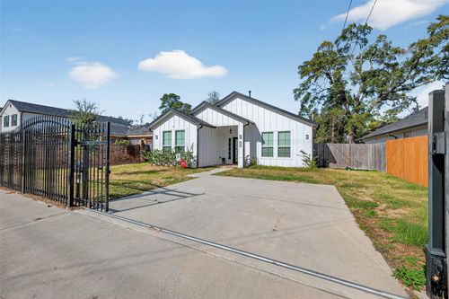 5121 Firnat St, Houston, TX, 77016-5221 | Card Image