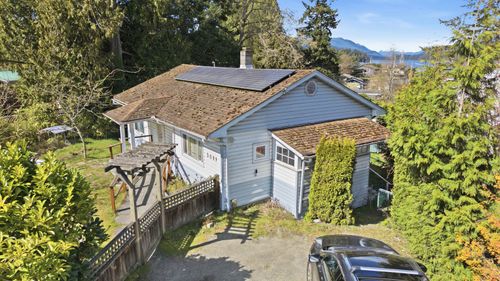 5689 Porpoise Bay Rd, Sechelt, BC, V7Z0G3 | Card Image