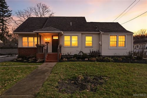 3925 N Buffalo St, Orchard Park, NY, 14127-1841 | Card Image