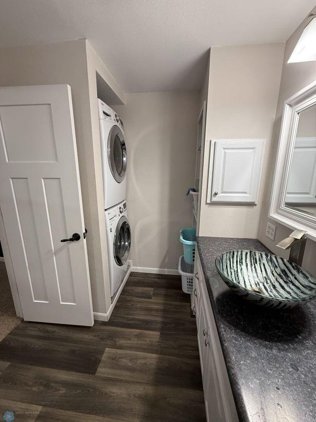 Primary Bath with laundry | Image 16