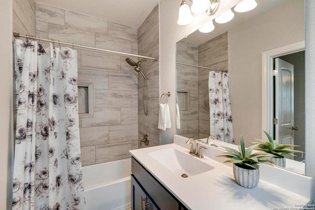 27314 Falls Cv, House other with 5 bedrooms, 4 bathrooms and null parking in Boerne TX | Image 16