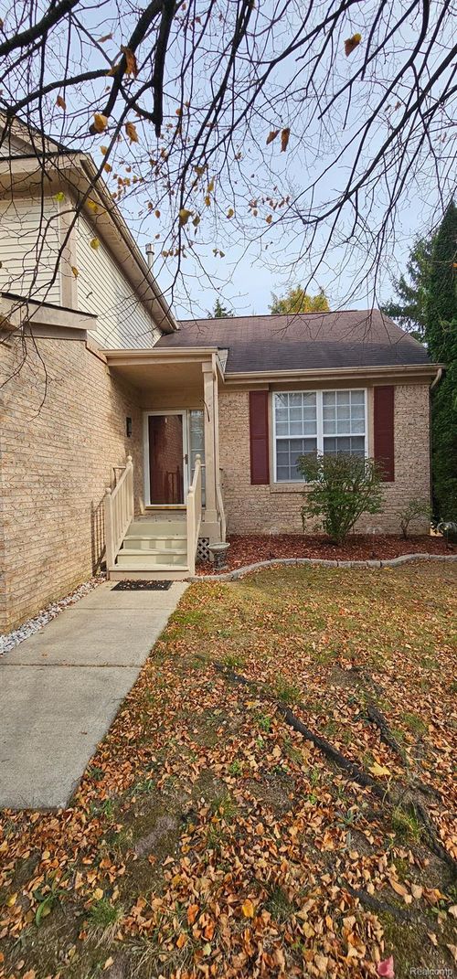 322 Lake Meadow Dr, Waterford, MI, 48327-1787 | Card Image