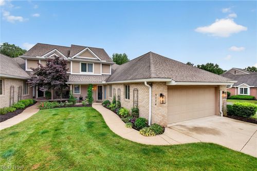 5174 Sea Pines Cir Nw, Canton, OH, 44718-4038 | Card Image