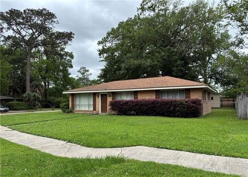 1565 Queens Dr, Slidell, LA, 70458-2933 | Card Image