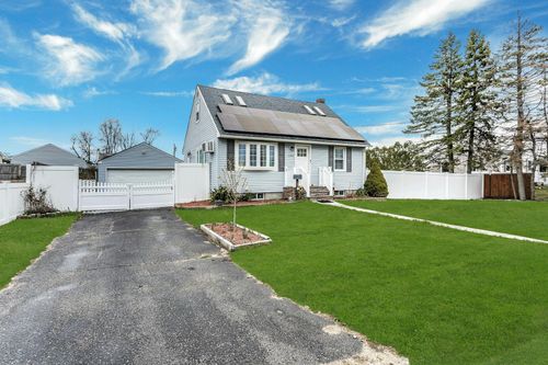 1124 14th St, West Babylon, NY, 11704-3218 | Card Image