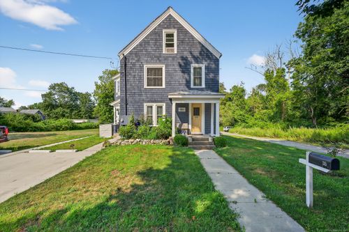 35 Menghi St, New London, CT, 06320-3303 | Card Image