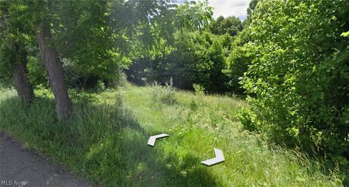 9284 Briar Rd, Magnolia, OH, 44643-9517 | Card Image