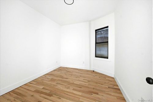 1-35 Lawrence St, Yonkers, NY, 10705-3484 | Card Image