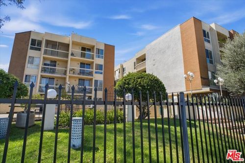 203-5143 Bakman Avenue, Los Angeles, CA, 91601 | Card Image