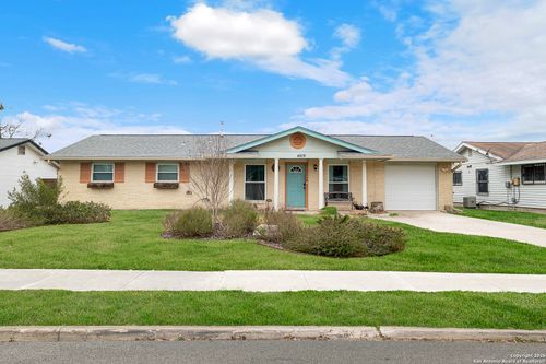 4819 Castle Lance, San Antonio, TX, 78218-4006 | Card Image