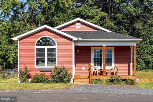 6131 Moore Ave, MOUNT JACKSON, VA, 22842-9709 | Card Image