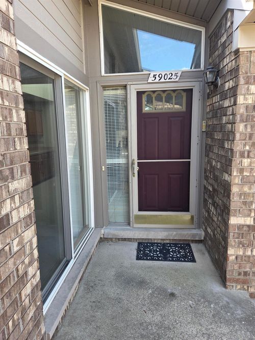 59025 Golden Oak Ct, Washington Township, MI, 48094-3726 | Card Image