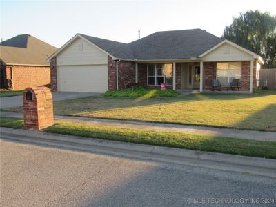 11280 S 277th East Avenue, House other with 3 bedrooms, 2 bathrooms and null parking in Coweta OK | Image 1