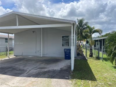 19800 Sw 180th Ave Lot 256, House other with 3 bedrooms, 2 bathrooms and null parking in Miami FL | Image 2