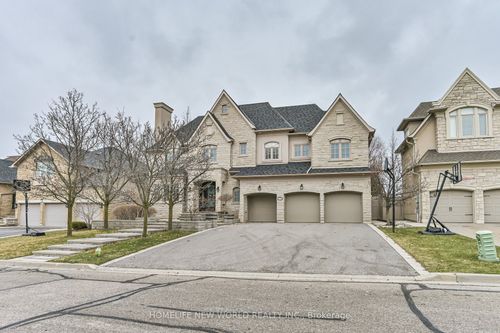 33 Evita Crt, Thornhill, ON, L4J8K6 | Card Image