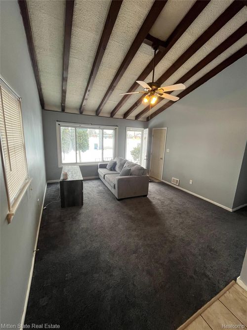 25110 Annapolis St, Dearborn Heights, MI, 48125-1872 | Card Image