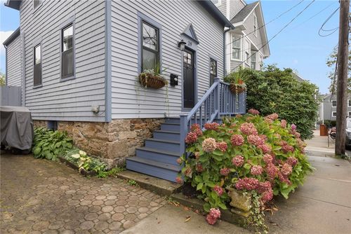 29 Bacheller St, Newport, RI, 02840-4036 | Card Image