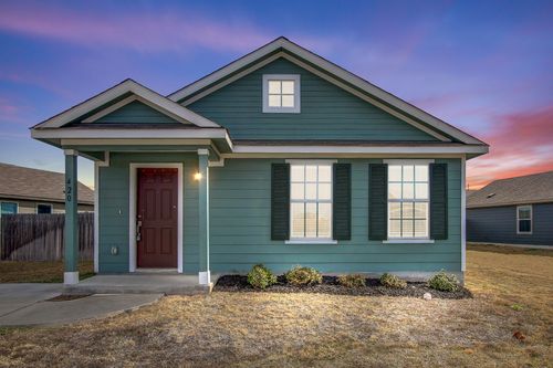 420 Halfmoon Dr, Lockhart, TX, 78644-3868 | Card Image