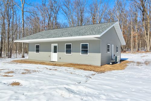 1520 Woodland St, Spooner, WI, 54801 | Card Image