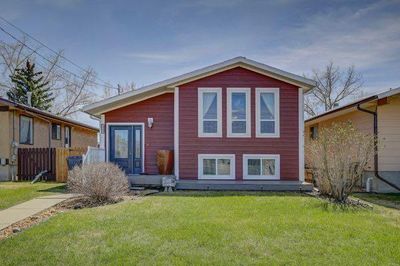 1345 4 Ave Sw, House detached with 4 bedrooms, 2 bathrooms and 2 parking in Drumheller AB | Image 1