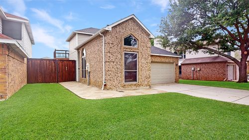 911 Azalia Dr, Lewisville, TX, 75067-4227 | Card Image