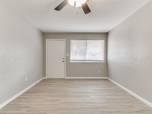 202 Thompson Dr, Norman, OK, 73069-5247 | Card Image