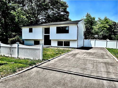91 Washington Ave, Wheatley Heights, NY, 11798-2110 | Card Image