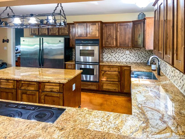208 Scenic Mountain Dr, House other with 2 bedrooms, 3 bathrooms and null parking in Lakehills TX | Image 8