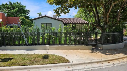 424 Ne 63rd St, Miami, FL, 33138-6126 | Card Image