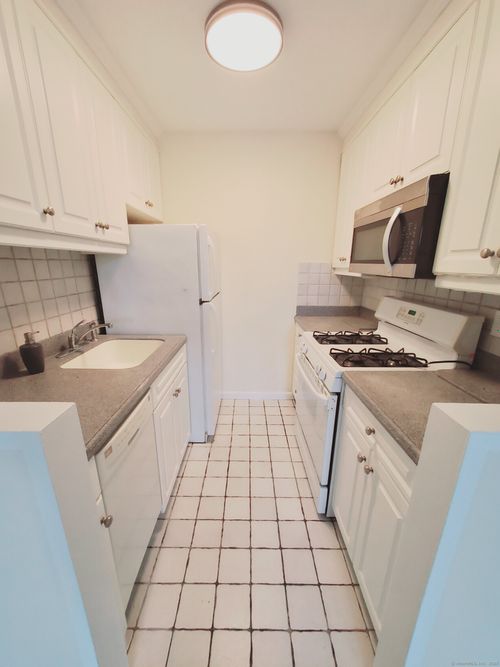 apt-6g-140 Grove St, Stamford, CT, 06901-1816 | Card Image